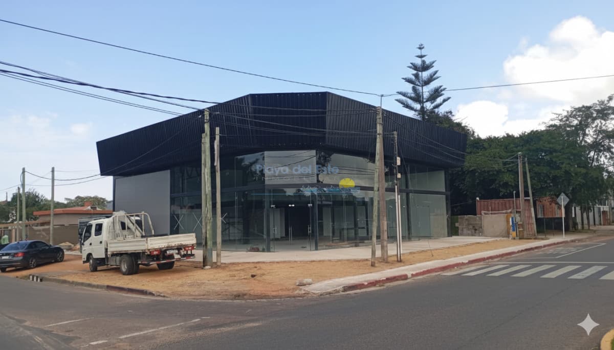Locales comerciales en Maldonado en Venta , Punta del este  - Inmobiliaria Playa del Este