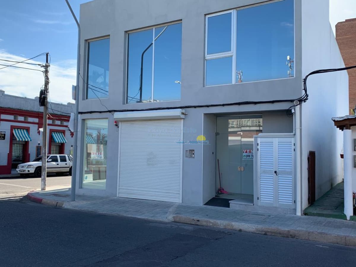 Maldonado, edificio nuevo para uso comercial  - Inmobiliaria Playa del Este