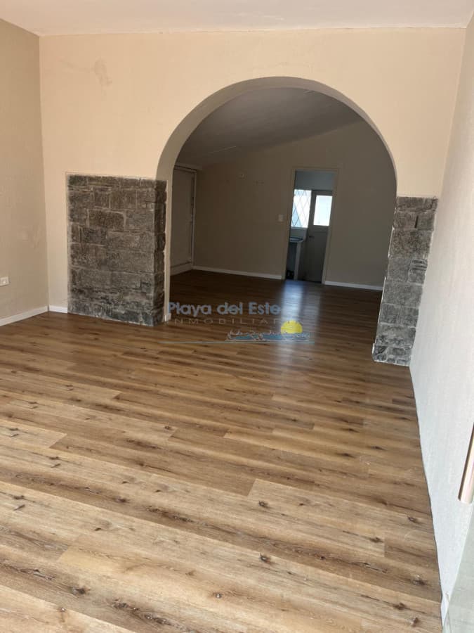 Local en alquiler en península $ 44.000 , punta del este  - Inmobiliaria Playa del Este