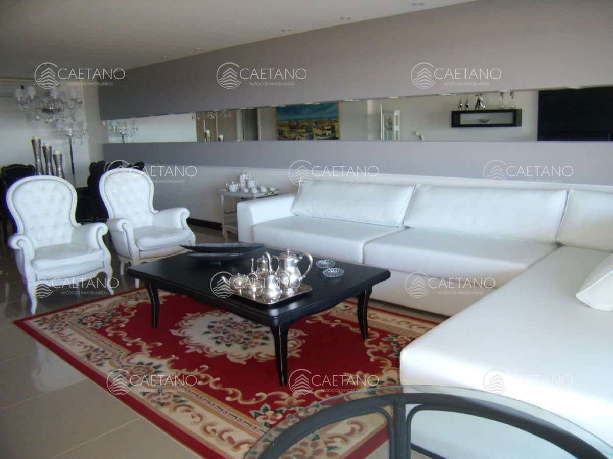 Apartamento en Brava, 3 dormitorios *