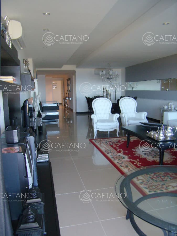 Apartamento en Brava, 3 dormitorios *