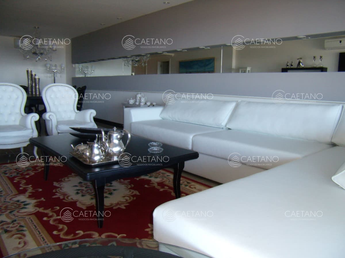 Apartamento en Brava, 3 dormitorios *