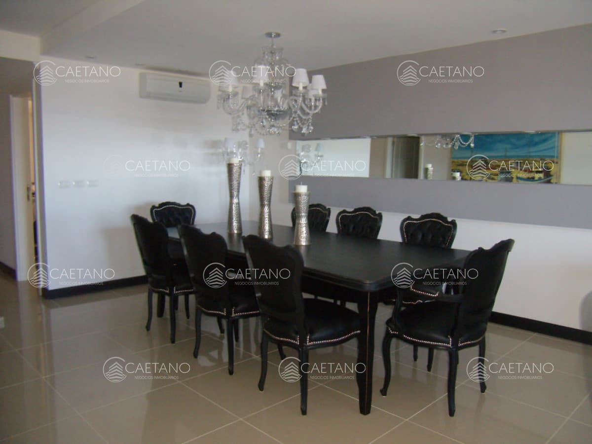 Apartamento en Brava, 3 dormitorios *