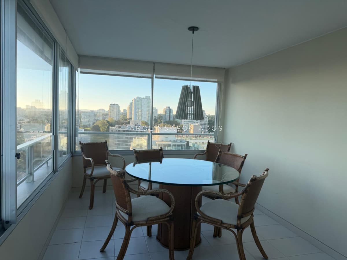 Apartamento en venta de 3 dormitorios en Punta del este, Playa Brava, Torre Tiburón