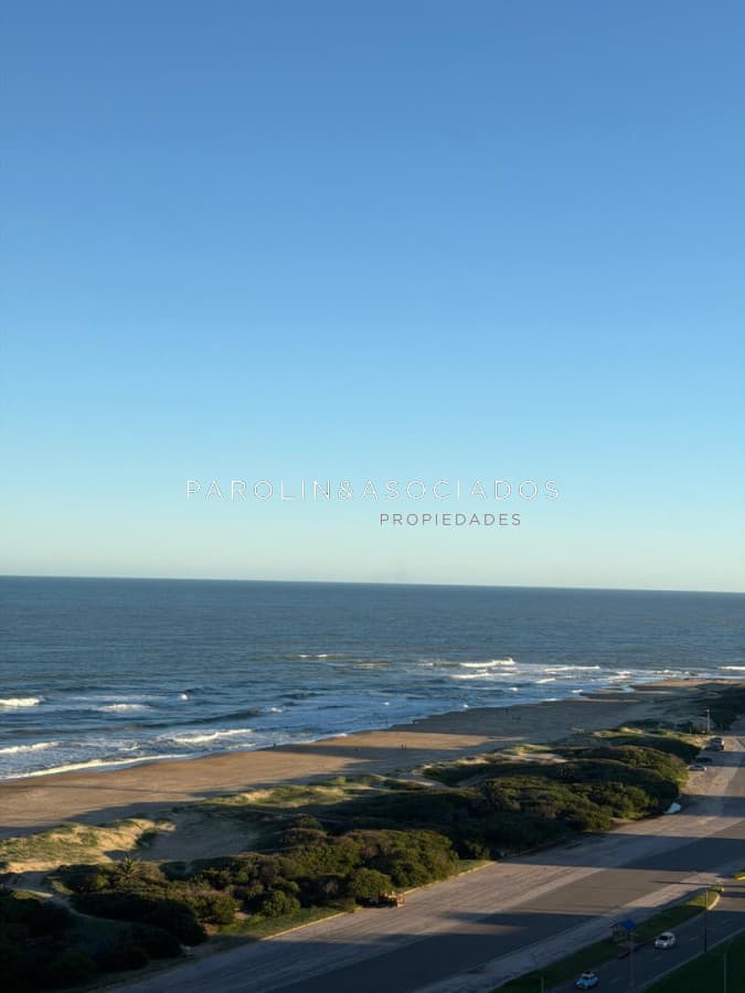 Apartamento en venta de 3 dormitorios en Punta del este, Playa Brava, Torre Tiburón