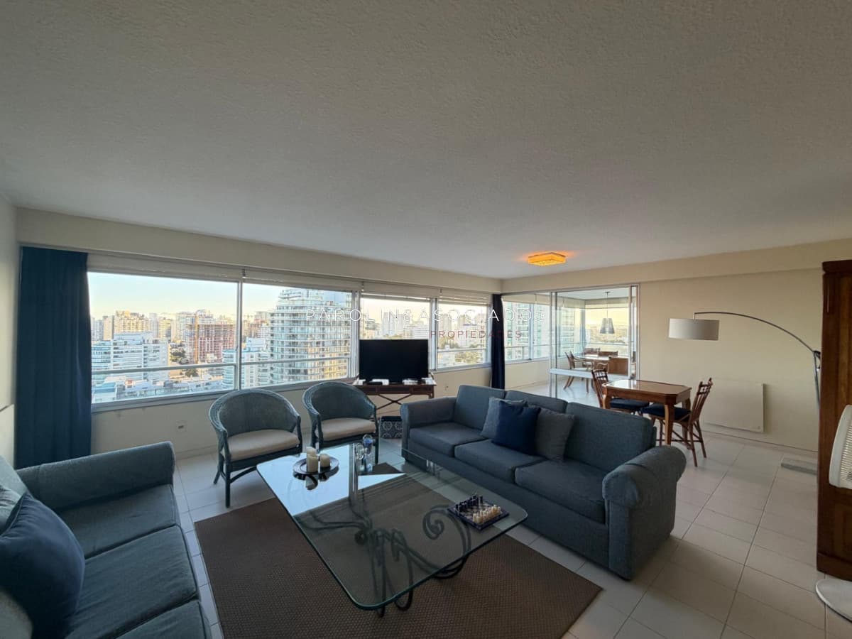 Apartamento en venta de 3 dormitorios en Punta del este, Playa Brava, Torre Tiburón