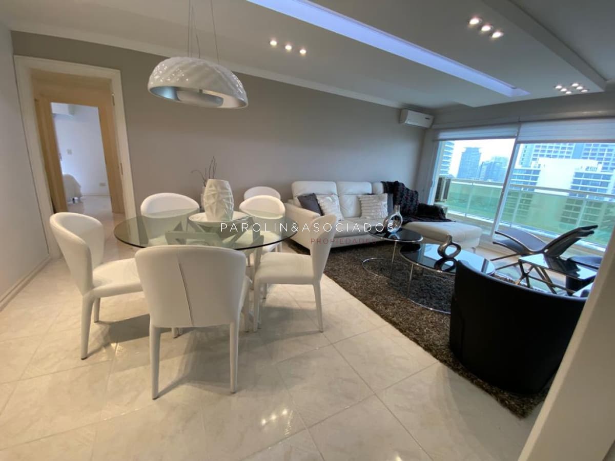 Apartamento en venta de 3 dormitorios en Coral Tower, Punta del Este