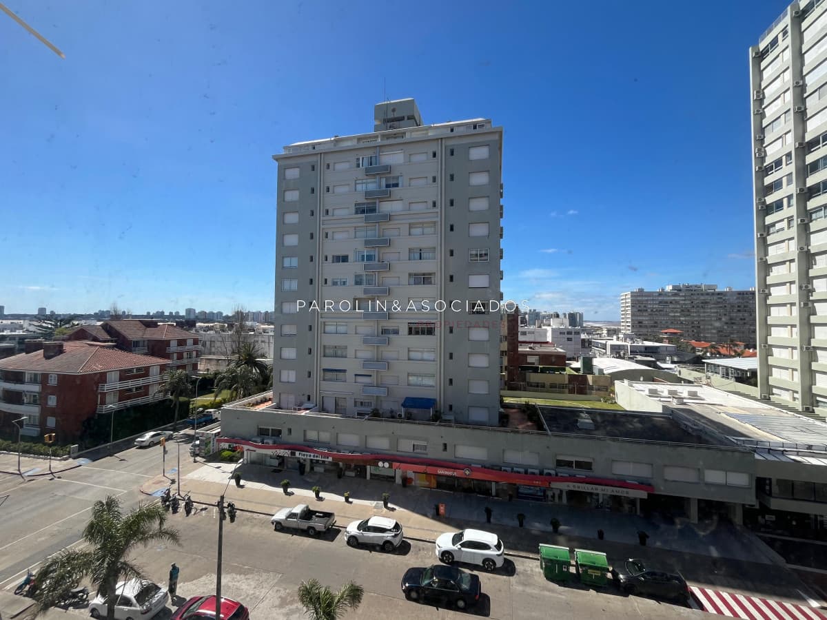 Apartamento en Alquiler de 2 dormitorios en la Península , Punta del este