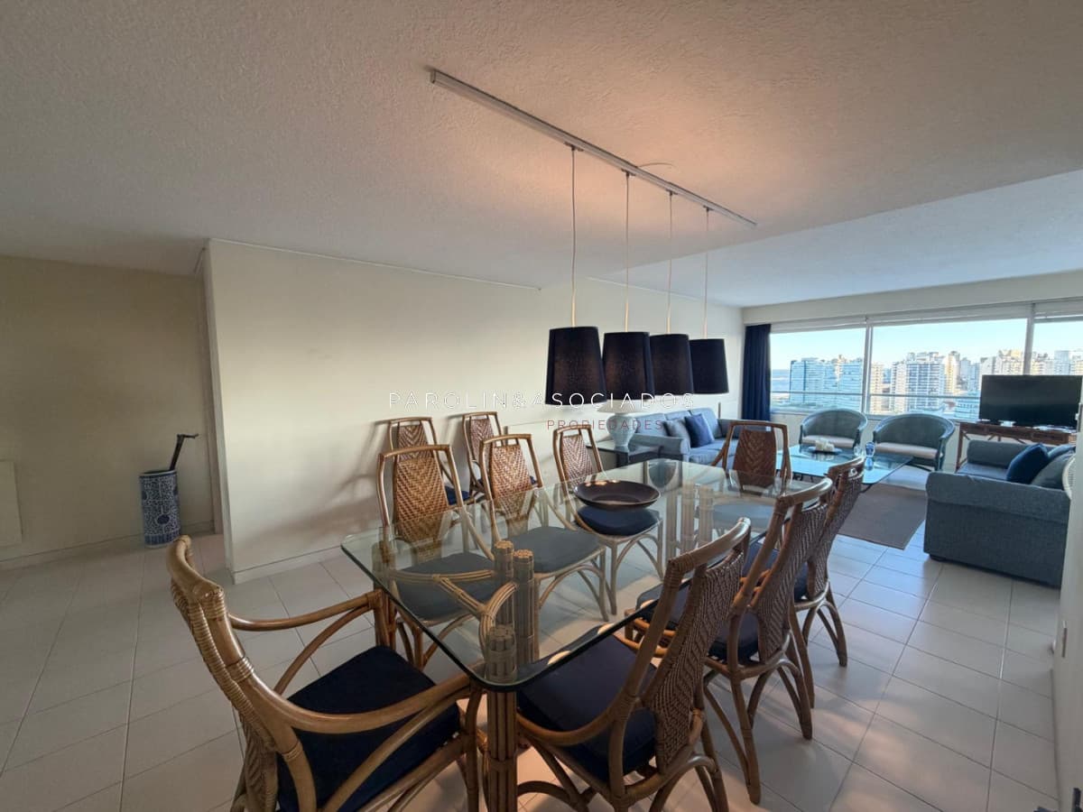 Apartamento en venta de 3 dormitorios en Punta del este, Playa Brava, Torre Tiburón
