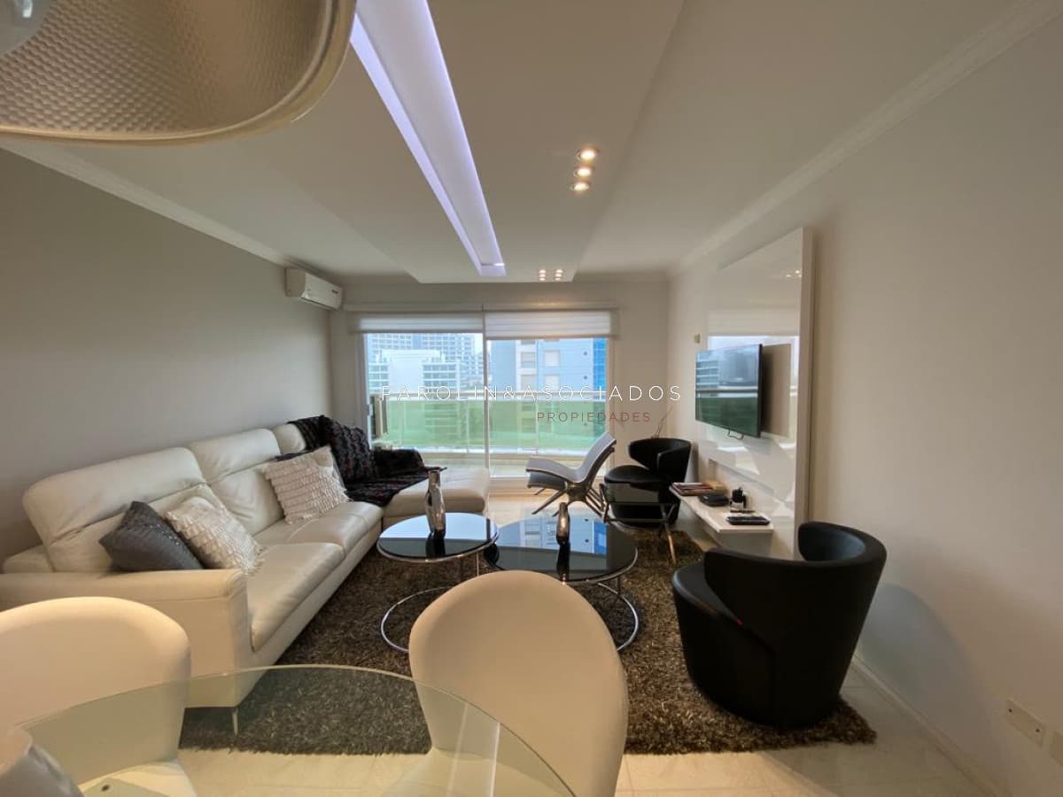 Apartamento en venta de 3 dormitorios en Coral Tower, Punta del Este