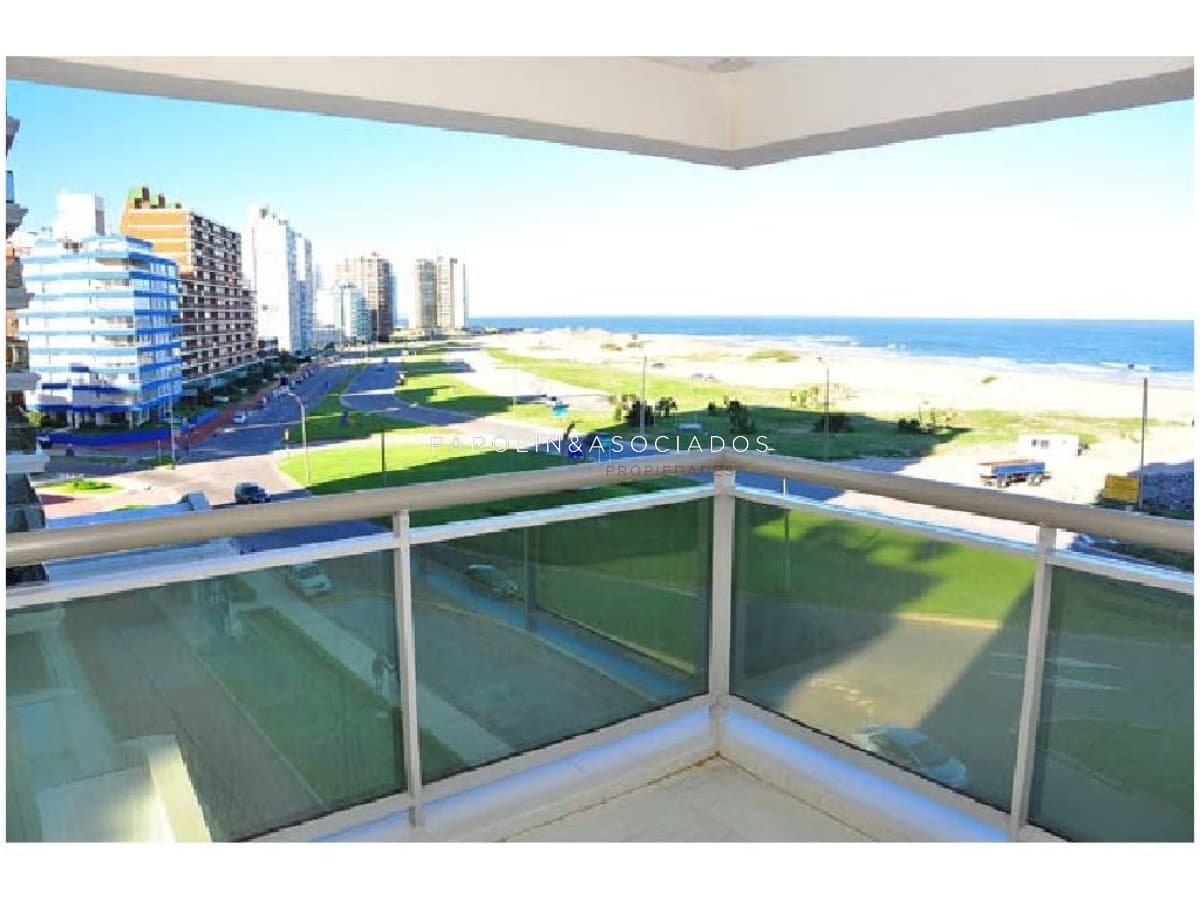 Apartamento en venta de 3 dormitorios en Torre Imperiale, Punta del Este.