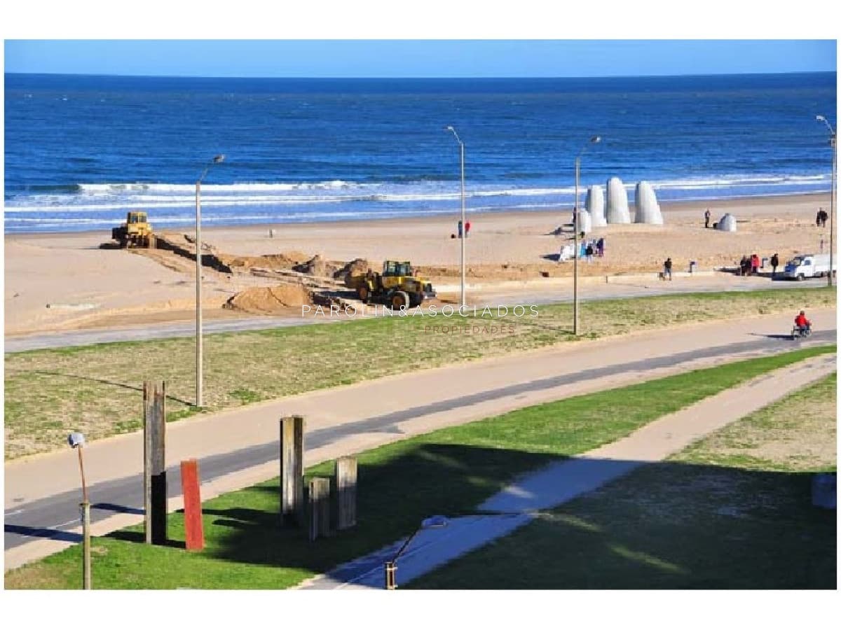 Apartamento en venta de 3 dormitorios en Torre Imperiale, Punta del Este.