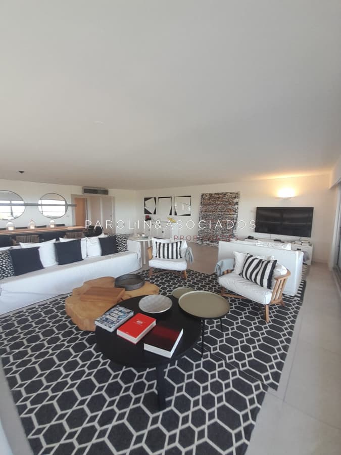 Apartamento en venta en Brava primera linea frente al mar