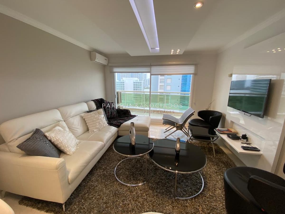 Apartamento en venta de 3 dormitorios en Coral Tower, Punta del Este