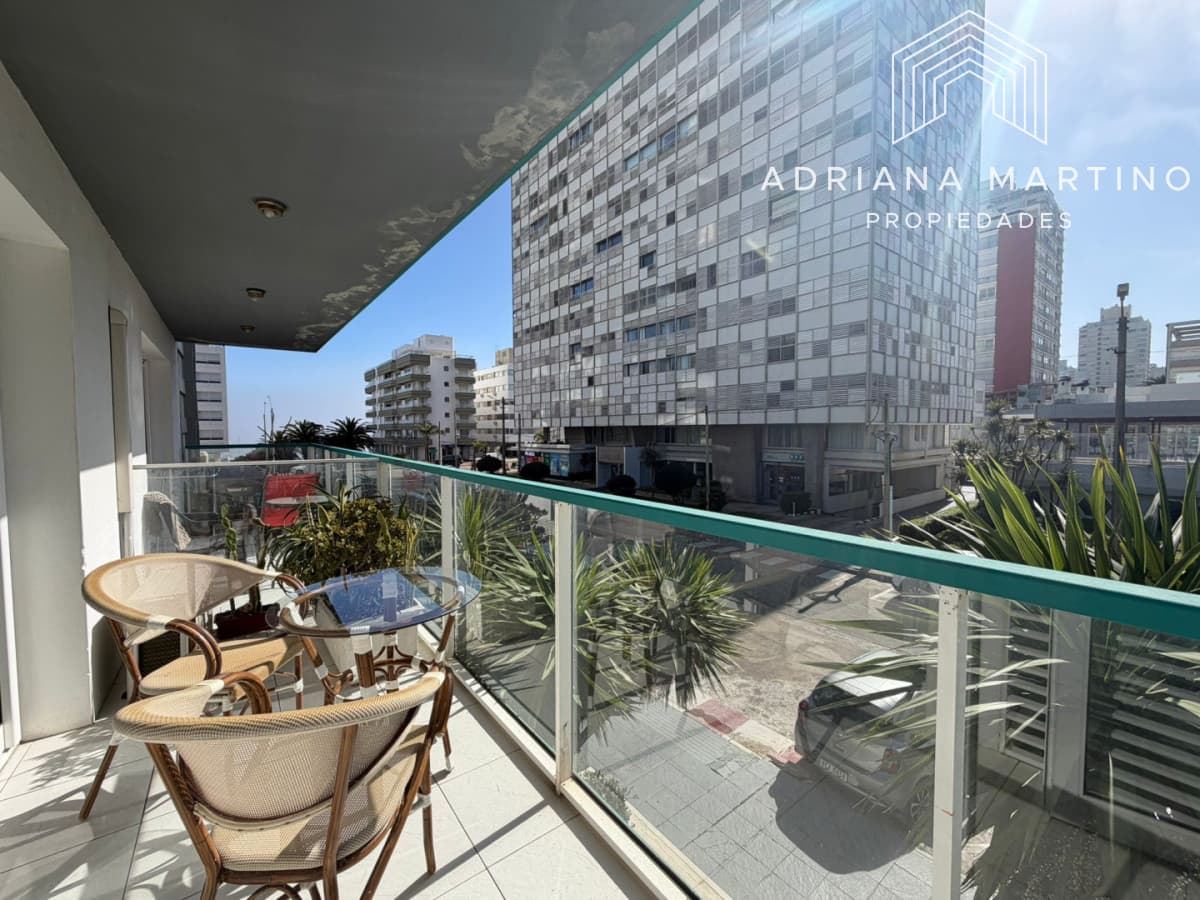 Apartamento de 1 dormitorio en Venta en Punta del este , Península , Bajos gastos a pasos del mar