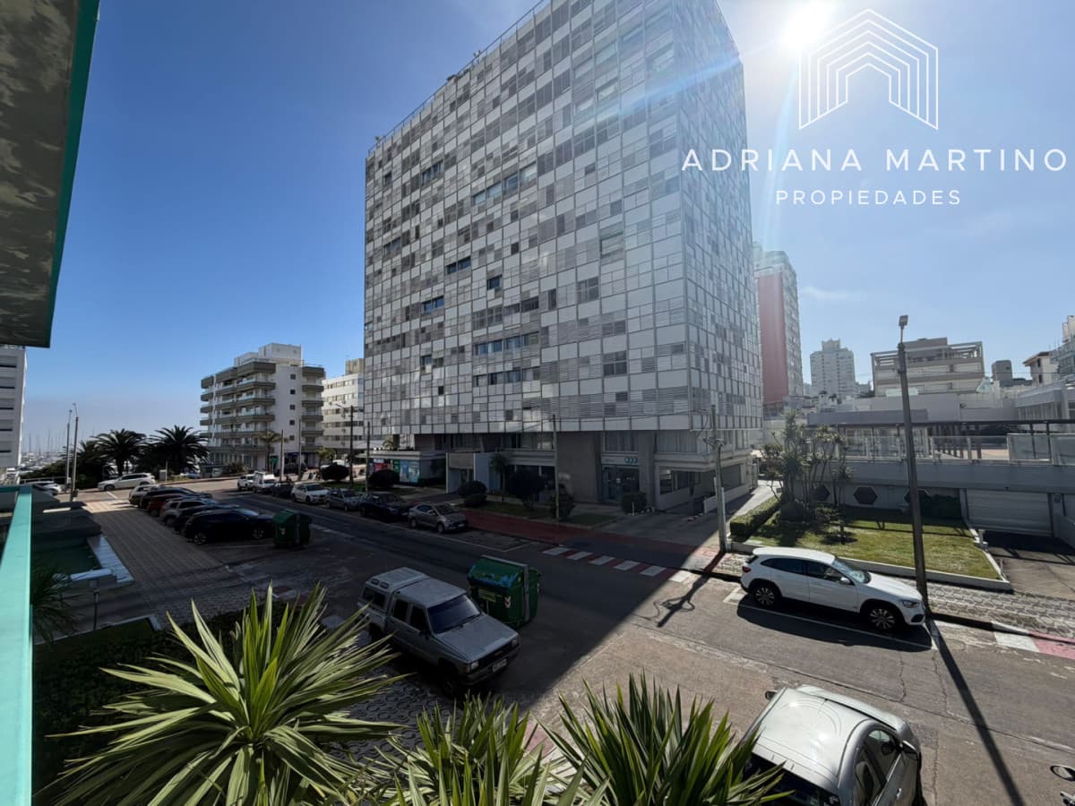 Apartamento de 1 dormitorio en Venta en Punta del este , Península , Bajos gastos a pasos del mar