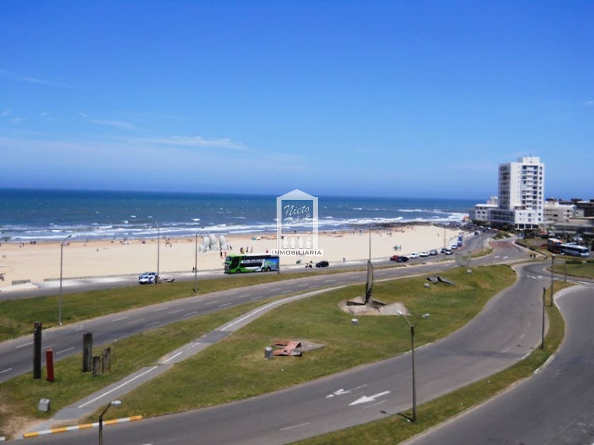 Apartamento en Torre Imperiale de 3 dormitorios , Punta del este , Playa Brava