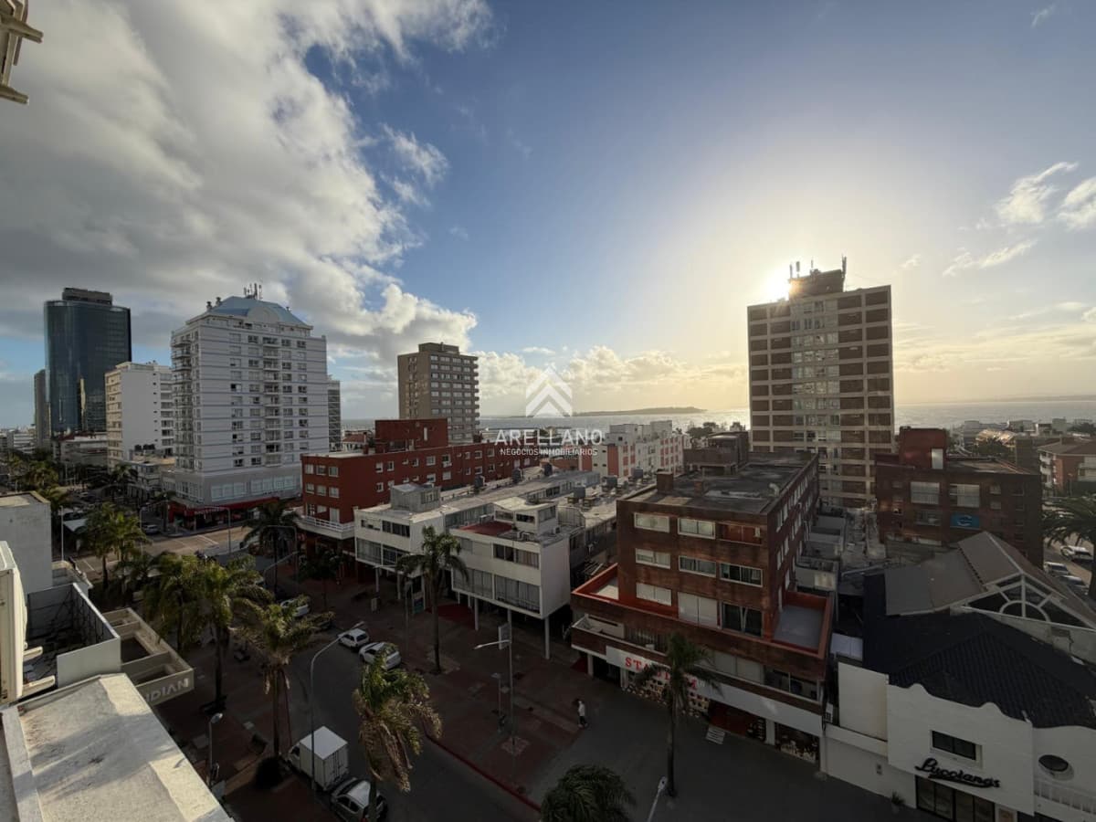Apartamento ID.6384 - Venta apartamento 2 dormitorios y medio en Punta del este , Gorlero , Península