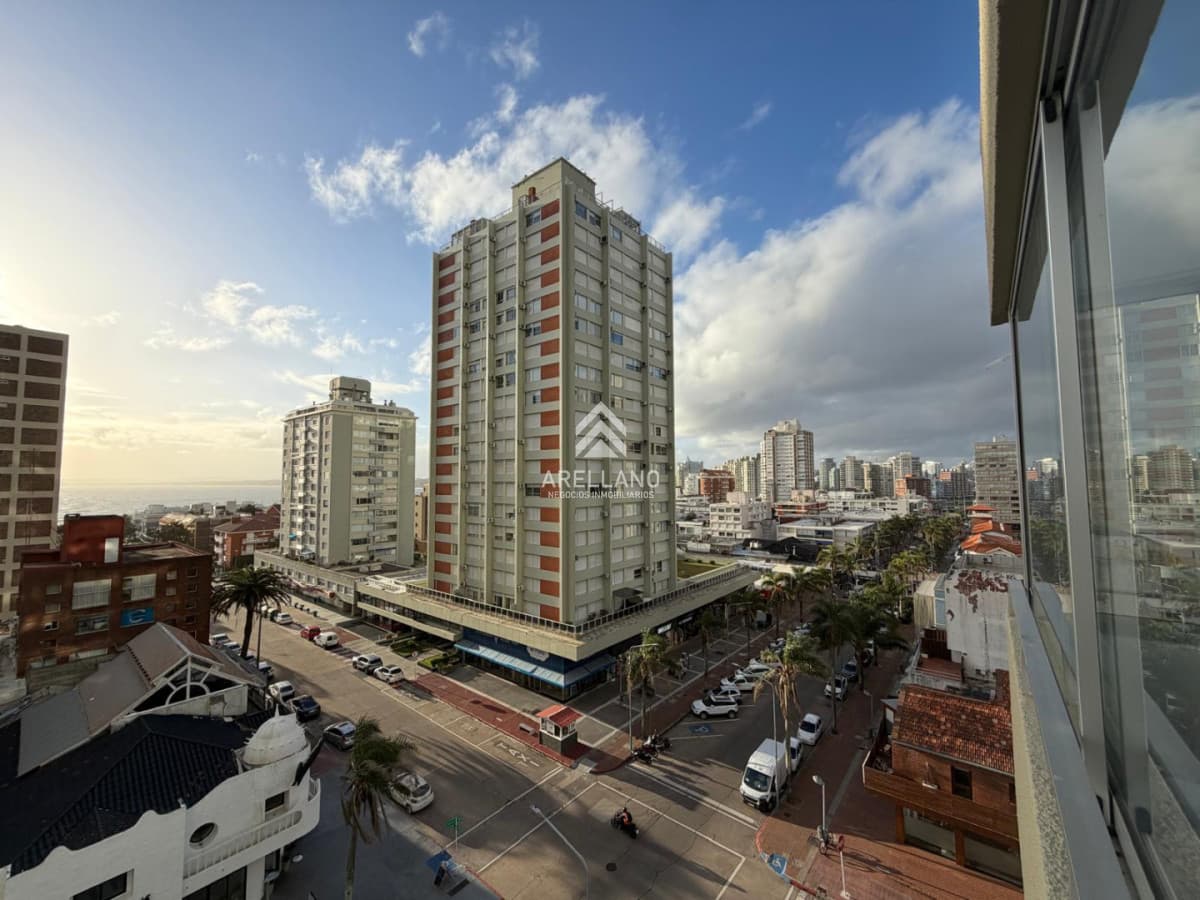 Apartamento ID.6384 - Venta apartamento 2 dormitorios y medio en Punta del este , Gorlero , Península