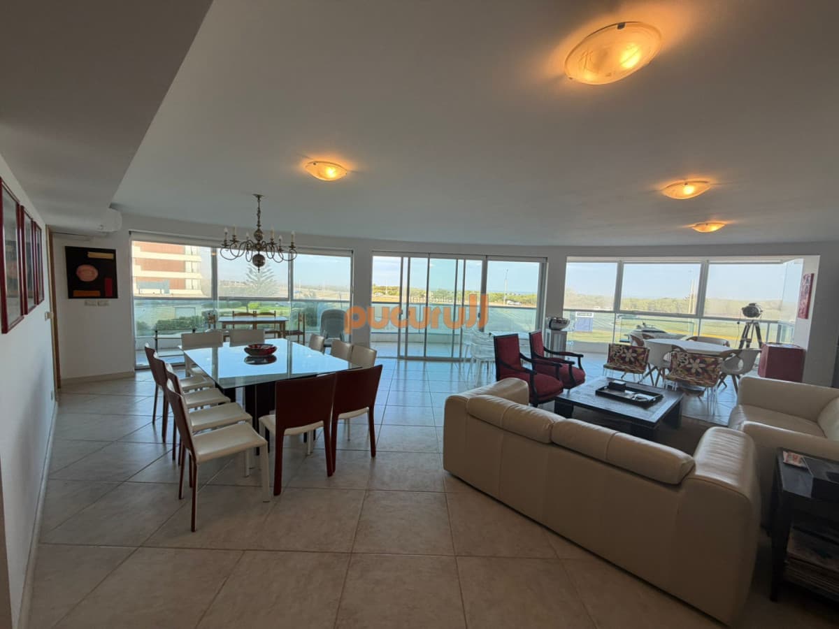 Apartamento en venta de 3 dormitorios en Punta del este , Playa brava ,