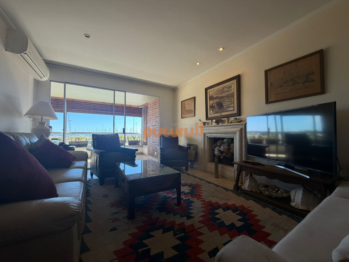 Apartamento en Venta de 3 dormitorios  en el puerto de Punta del este