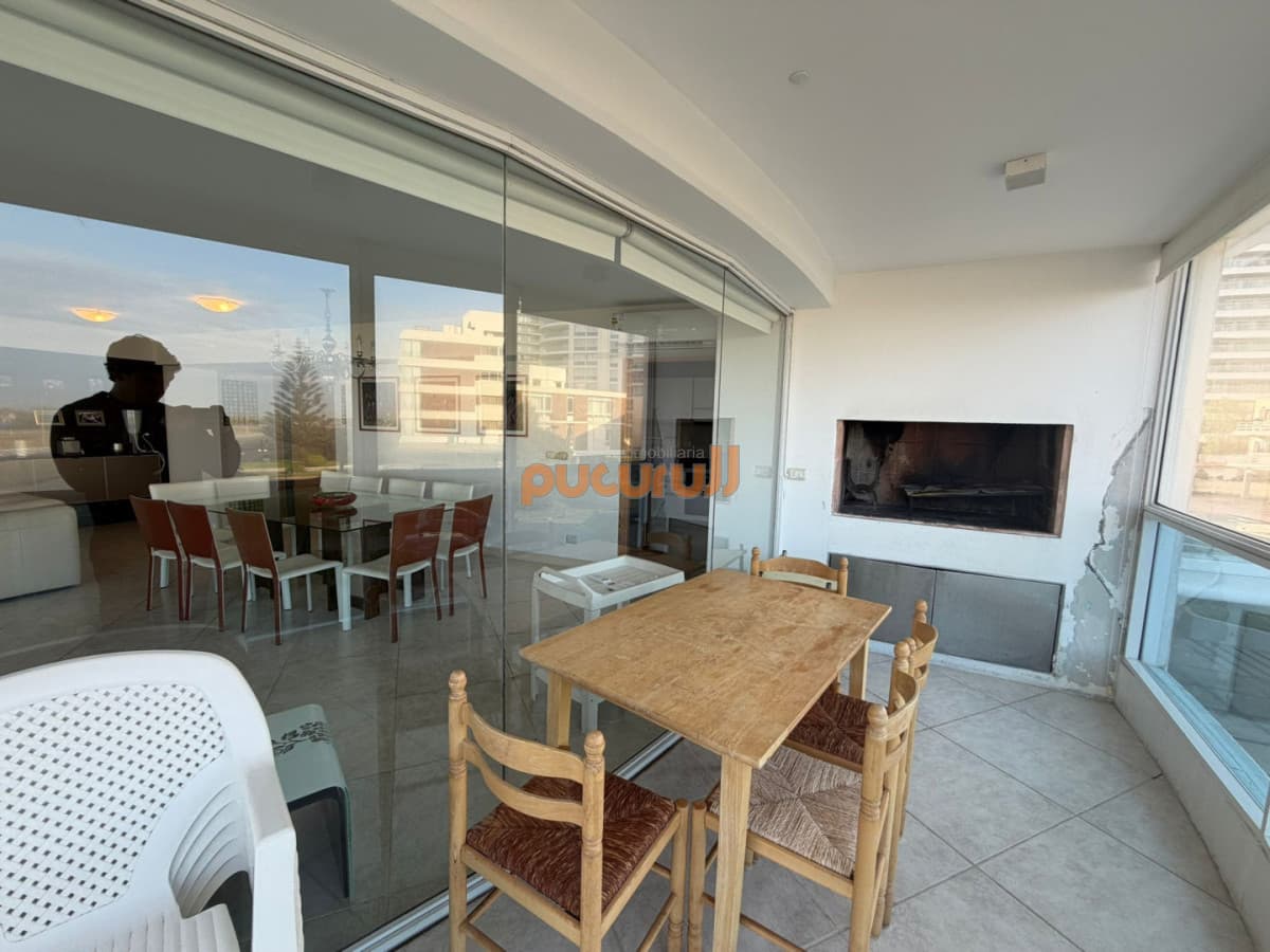 Apartamento en venta de 3 dormitorios en Punta del este , Playa brava ,