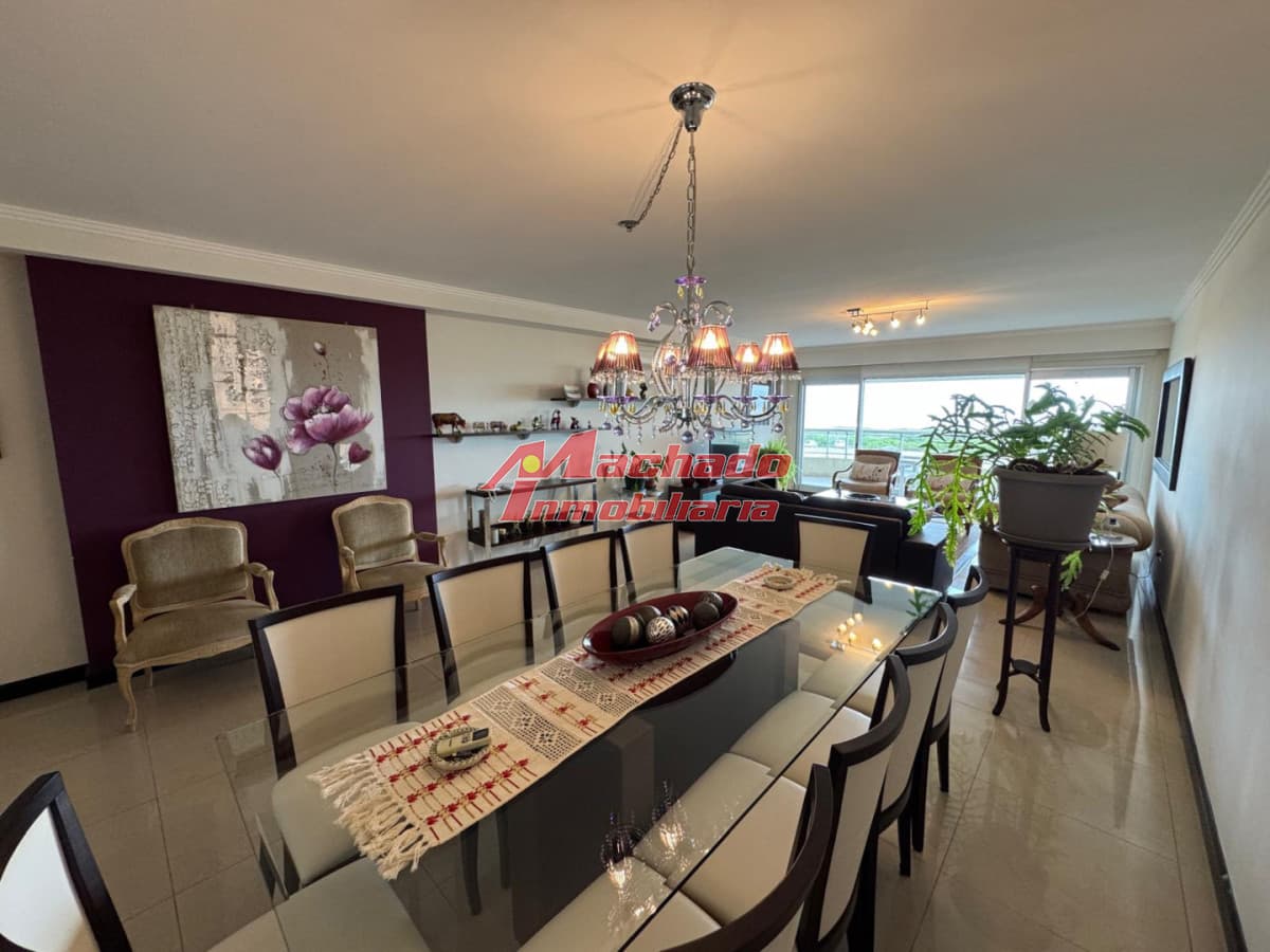 Apartamento en alquiler temporal de 4 dormitorios en Torre Lobos , Punta del este