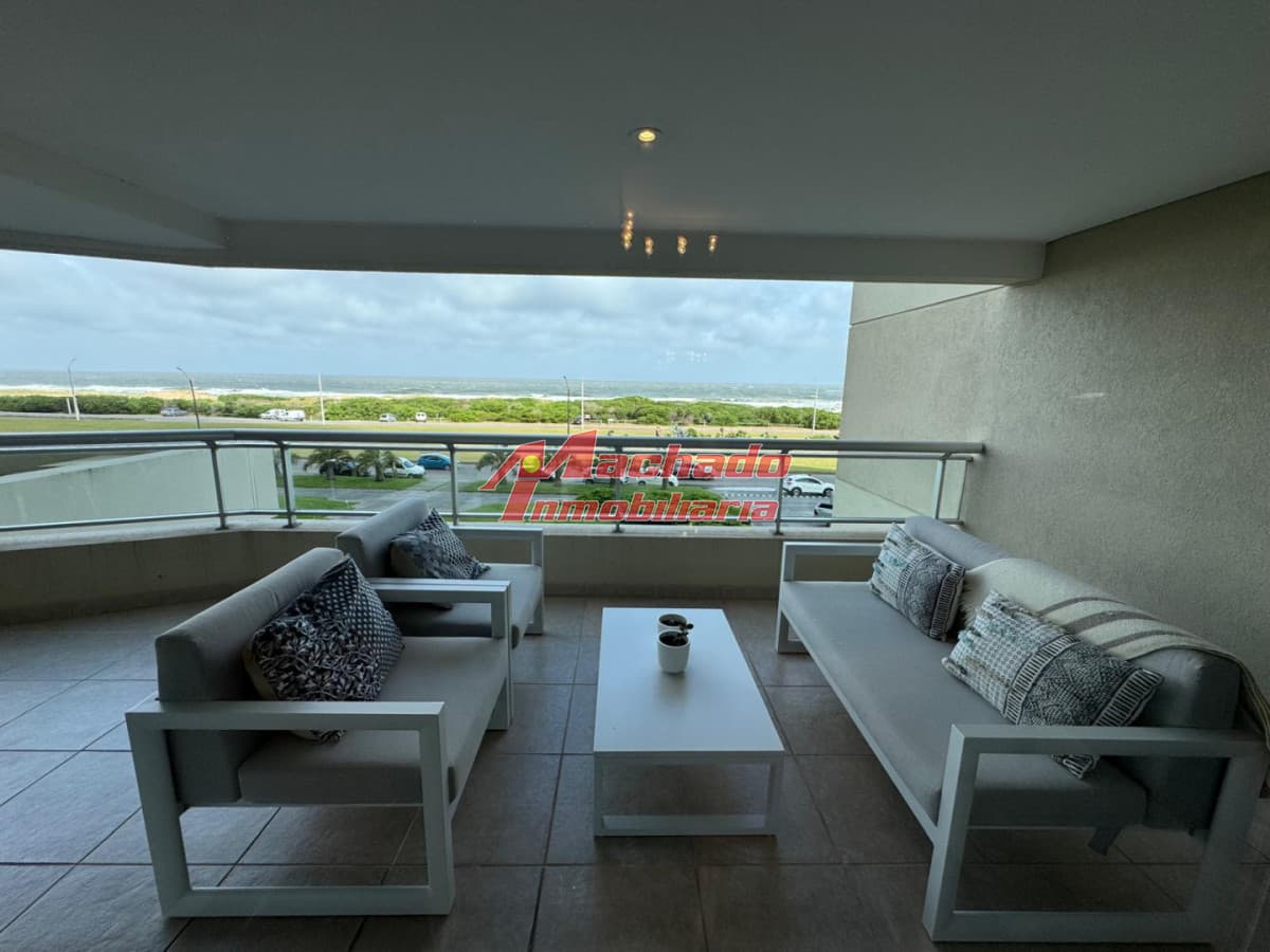 Apartamento en alquiler temporal de 4 dormitorios en Torre Lobos , Punta del este