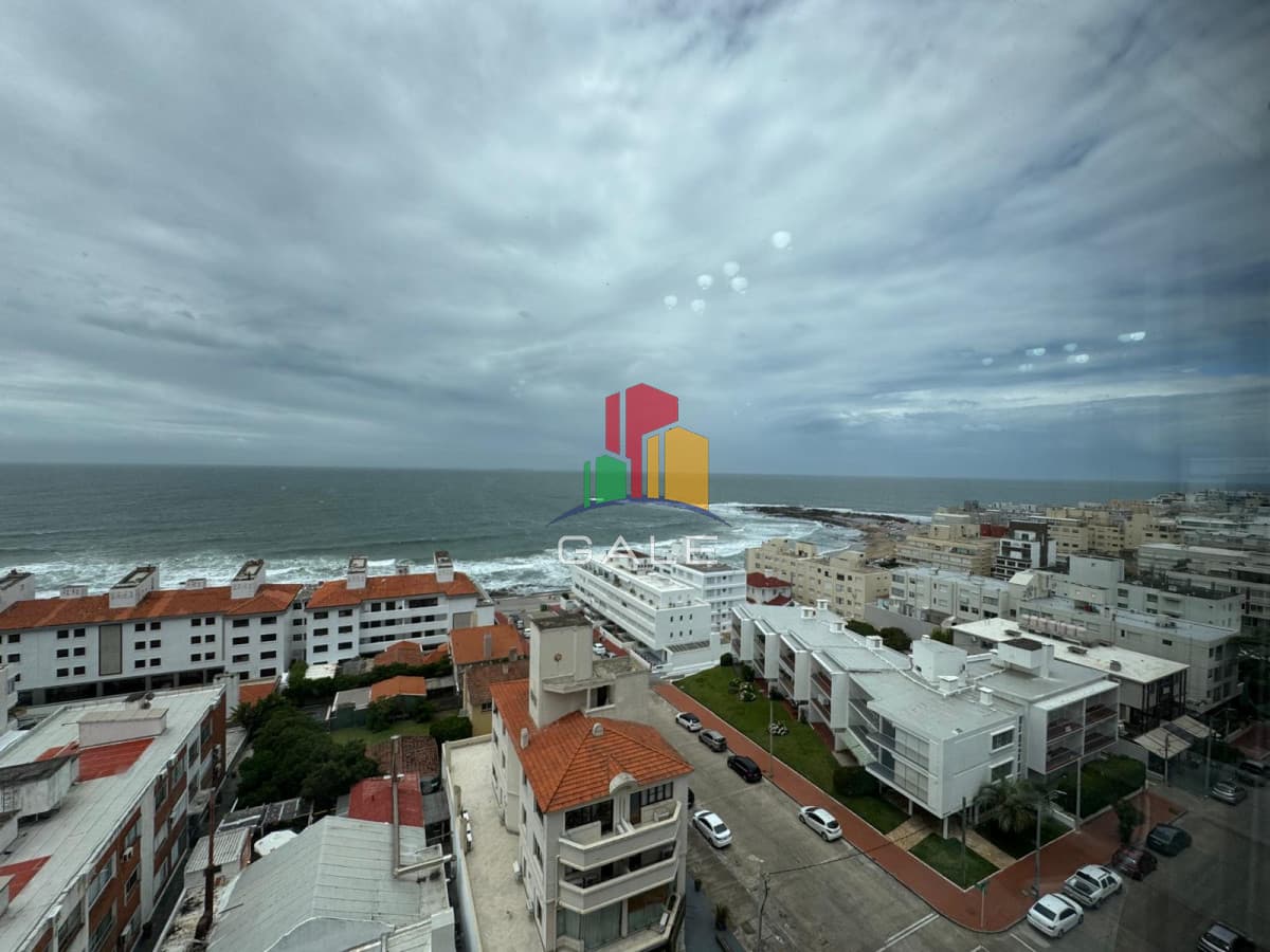 HERMOSO APARTAMENTO CON VISTA AL MAR  -