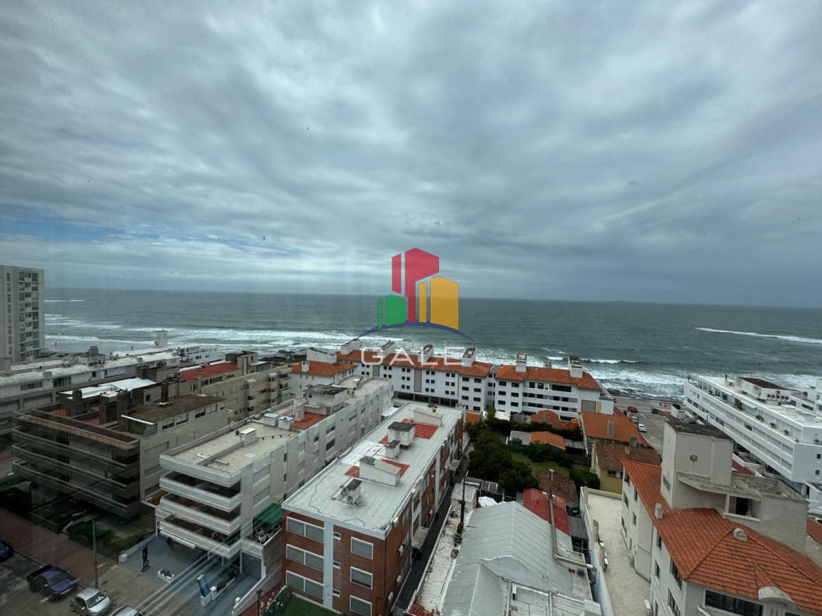 HERMOSO APARTAMENTO CON VISTA AL MAR  -