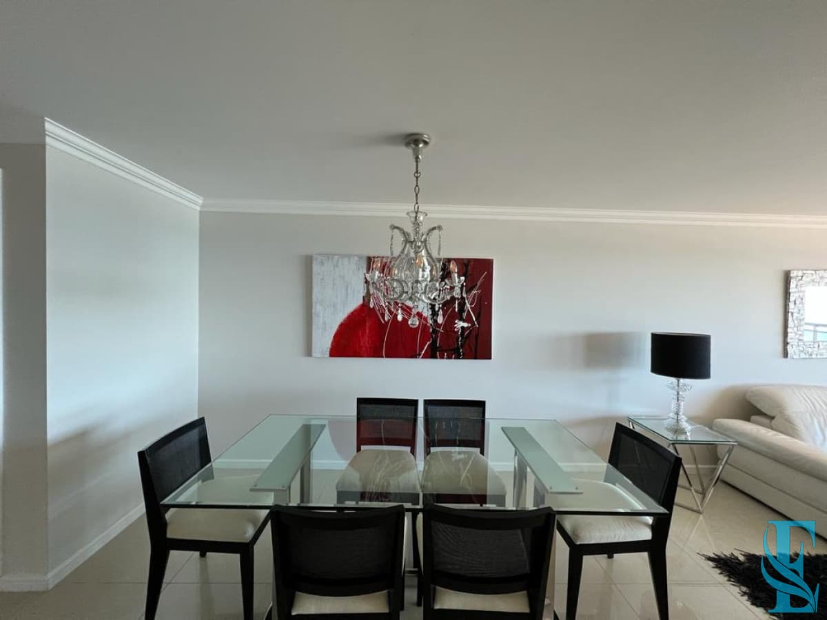 Apartamento de 3 dormitorios en Torre Imperiale , Punta del este