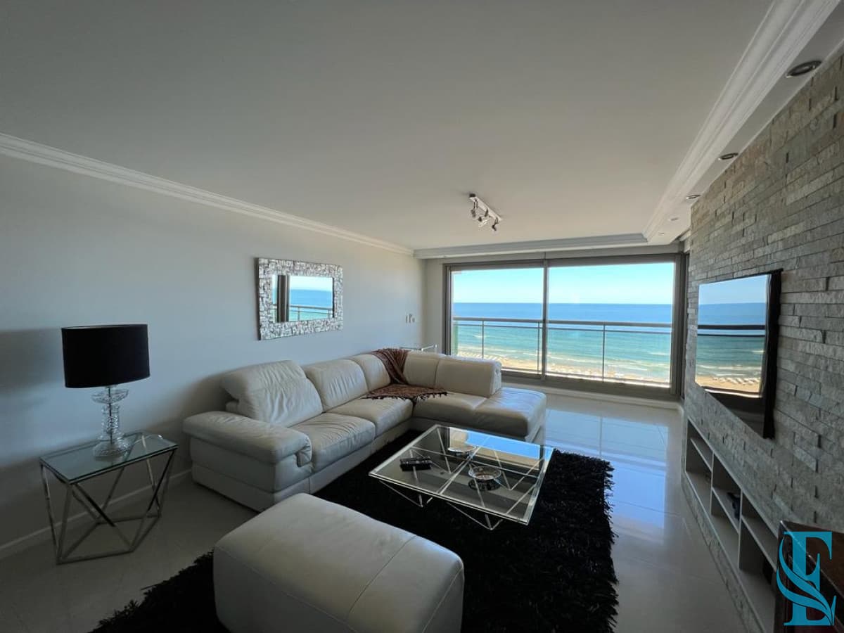 Apartamento de 3 dormitorios en Torre Imperiale , Punta del este