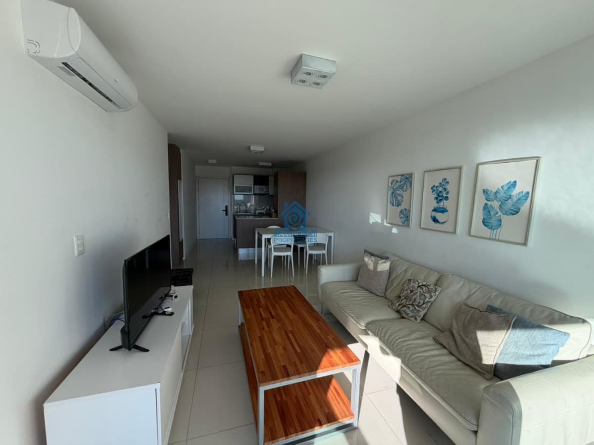 Apartamento en alquiler anual de 1 dormitorio en Torre Gala vista ,  Punta del este   -