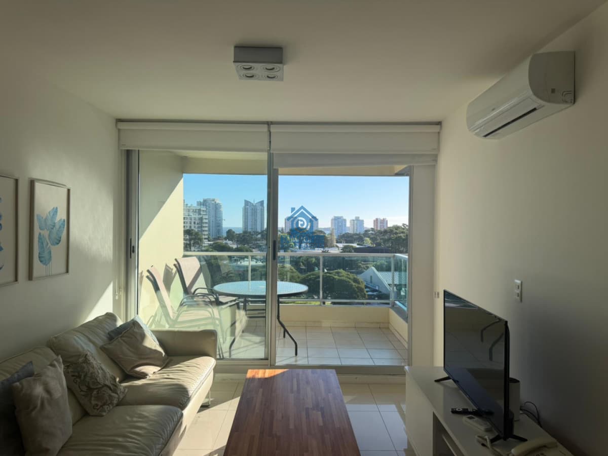 Apartamento en alquiler anual de 1 dormitorio en Torre Gala vista ,  Punta del este   -