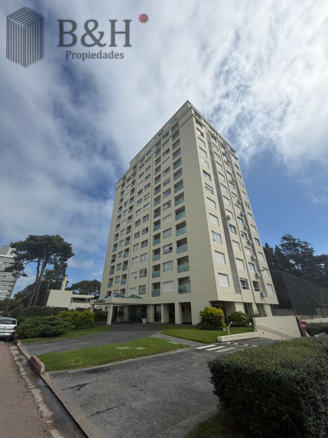 Apartamento en alquiler de 1 dormitorio en Punta del este , Edificio Doce Lunas