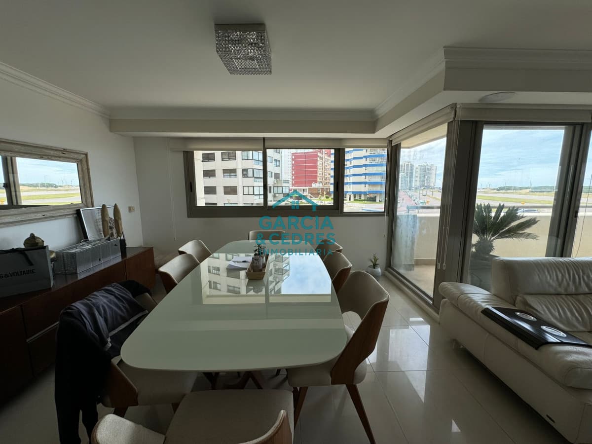 Apartamento de 4 dormitorios en Torre Imperiale, Playa brava