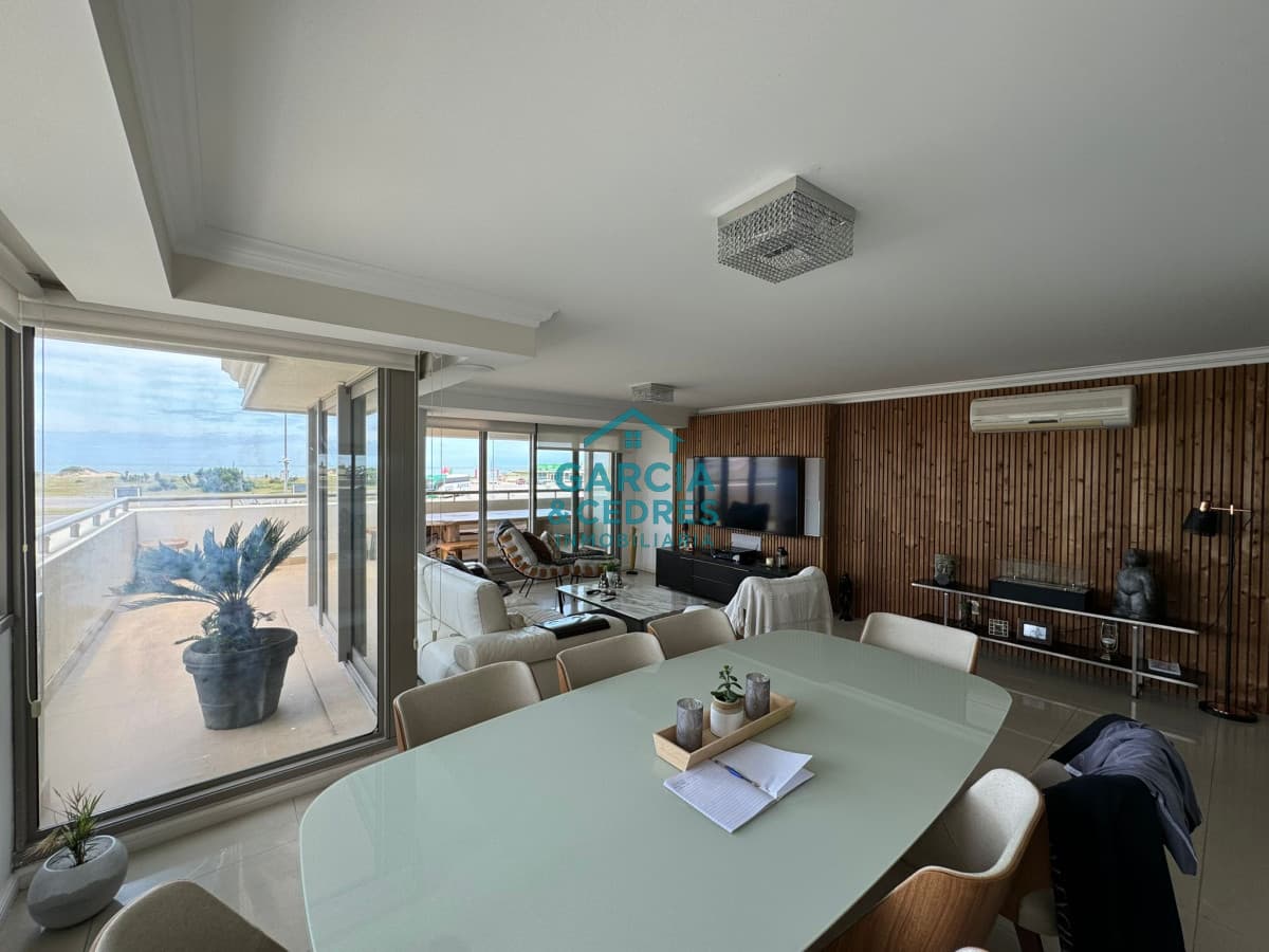 Apartamento de 4 dormitorios en Torre Imperiale, Playa brava