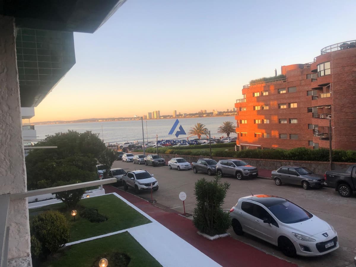 Apartamento a la venta en Península 2 Dormitorios Punta del Este