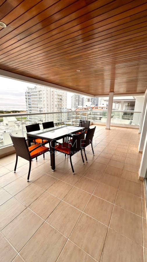 espectacular apartamento de 2 dormitorios en plena brava!