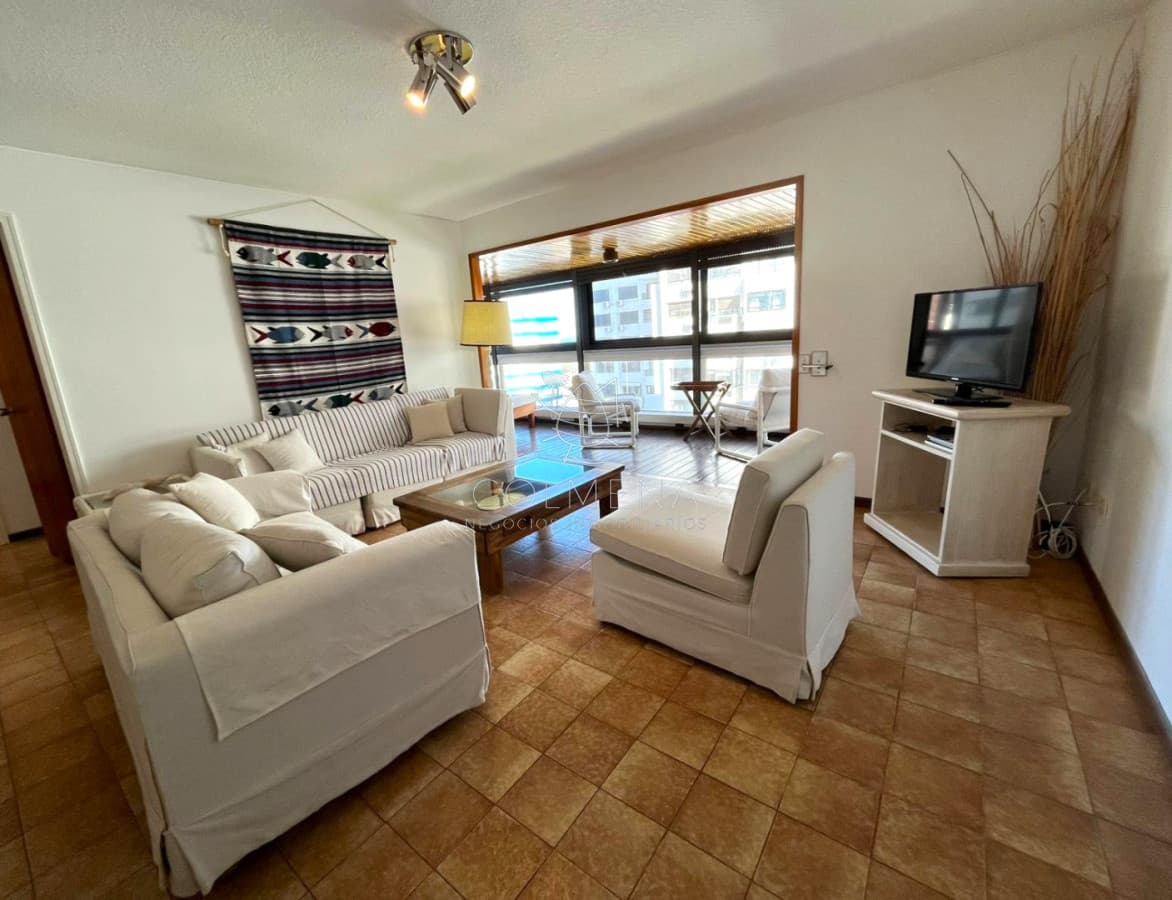 Parada 1 de Playa Brava, frente a Los Dedos | 2 dorm y 2 baños | Venta