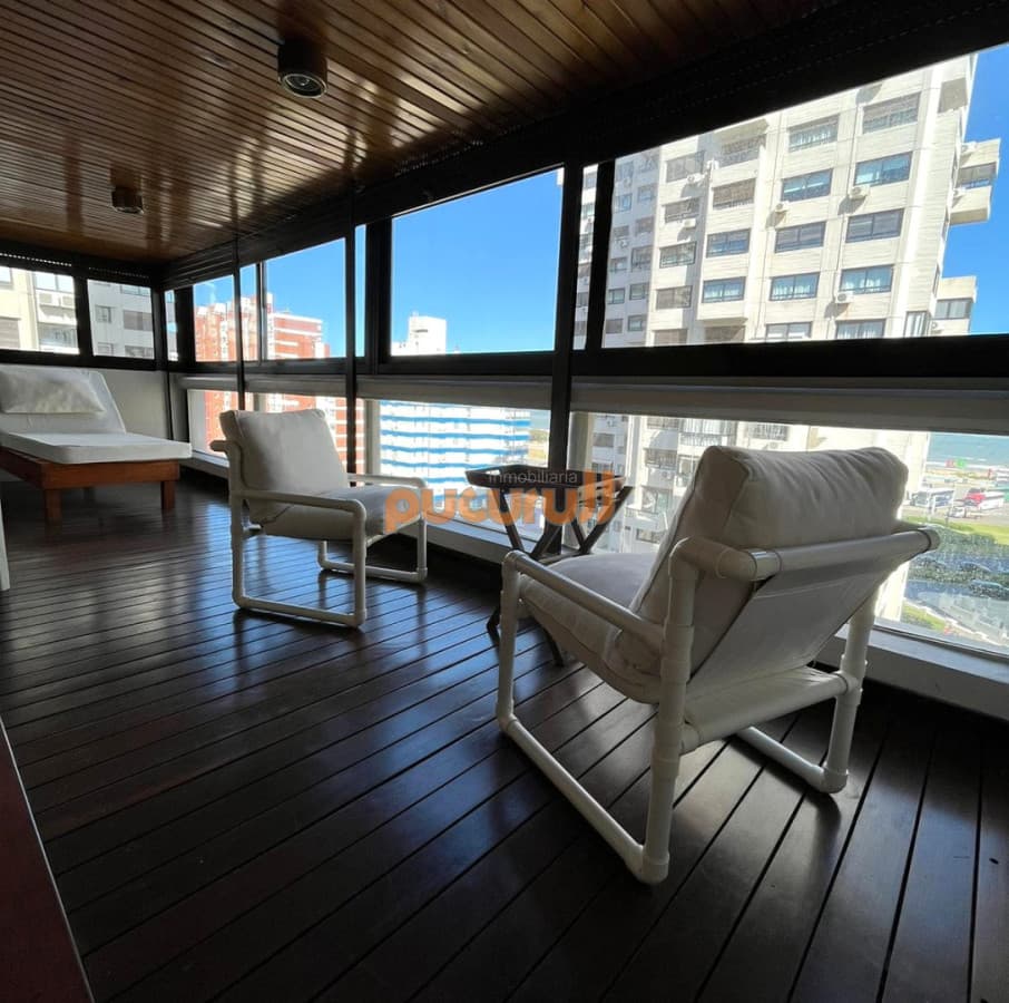 Parada 1 de Playa Brava, frente a Los Dedos | 2 dorm y 2 baños | Venta