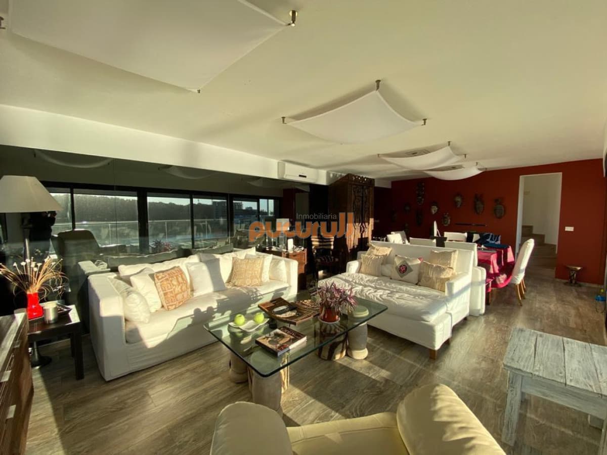 Penthouse en Venta en Terrazas de la Laguna sobre el lago frente al mar.