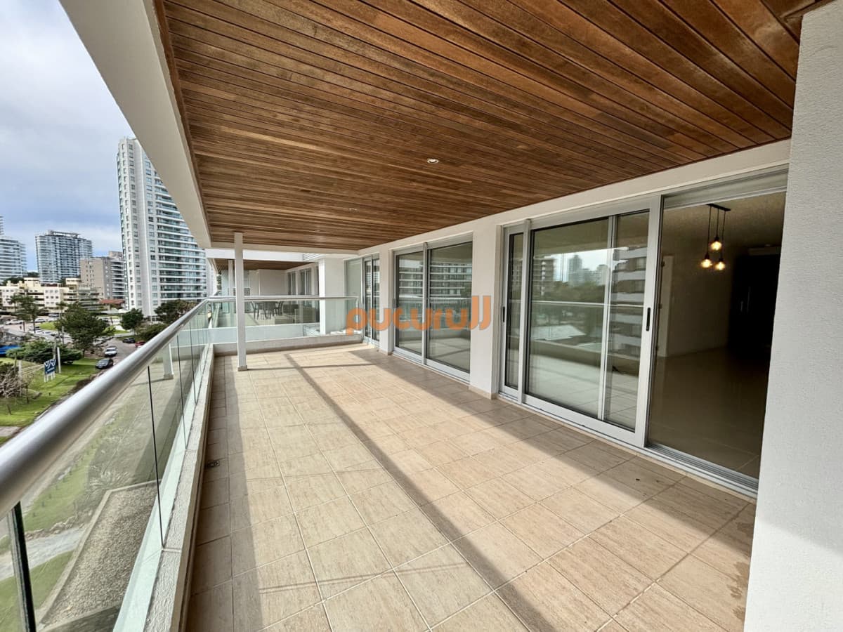 Venta de apartamento en Icon Brava Tower · Punta del Este.