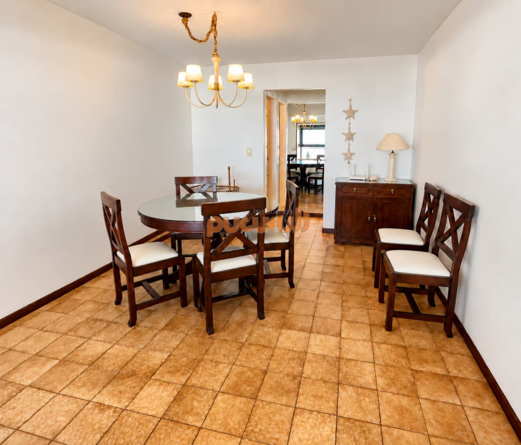 Parada 1 de Playa Brava, frente a Los Dedos | 2 dorm y 2 baños | Venta