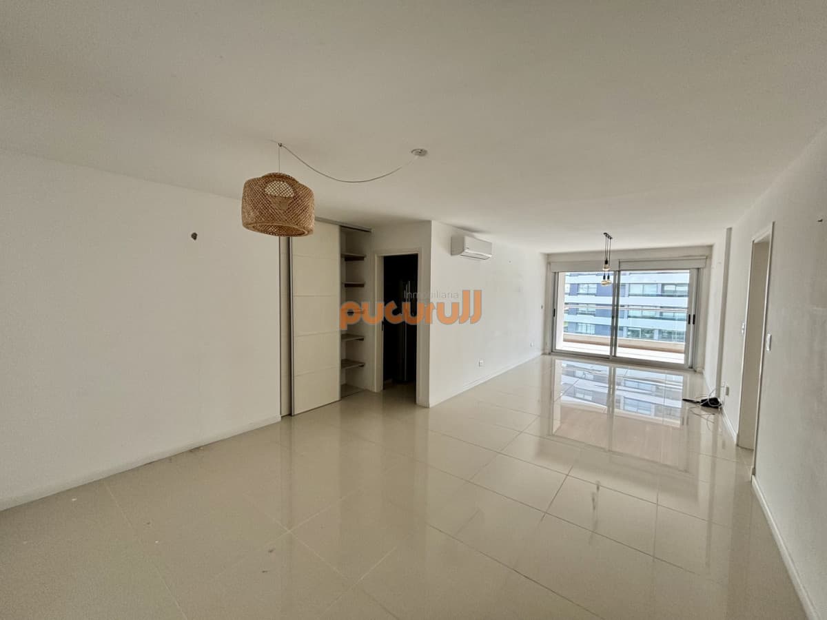 Venta de apartamento en Icon Brava Tower · Punta del Este.