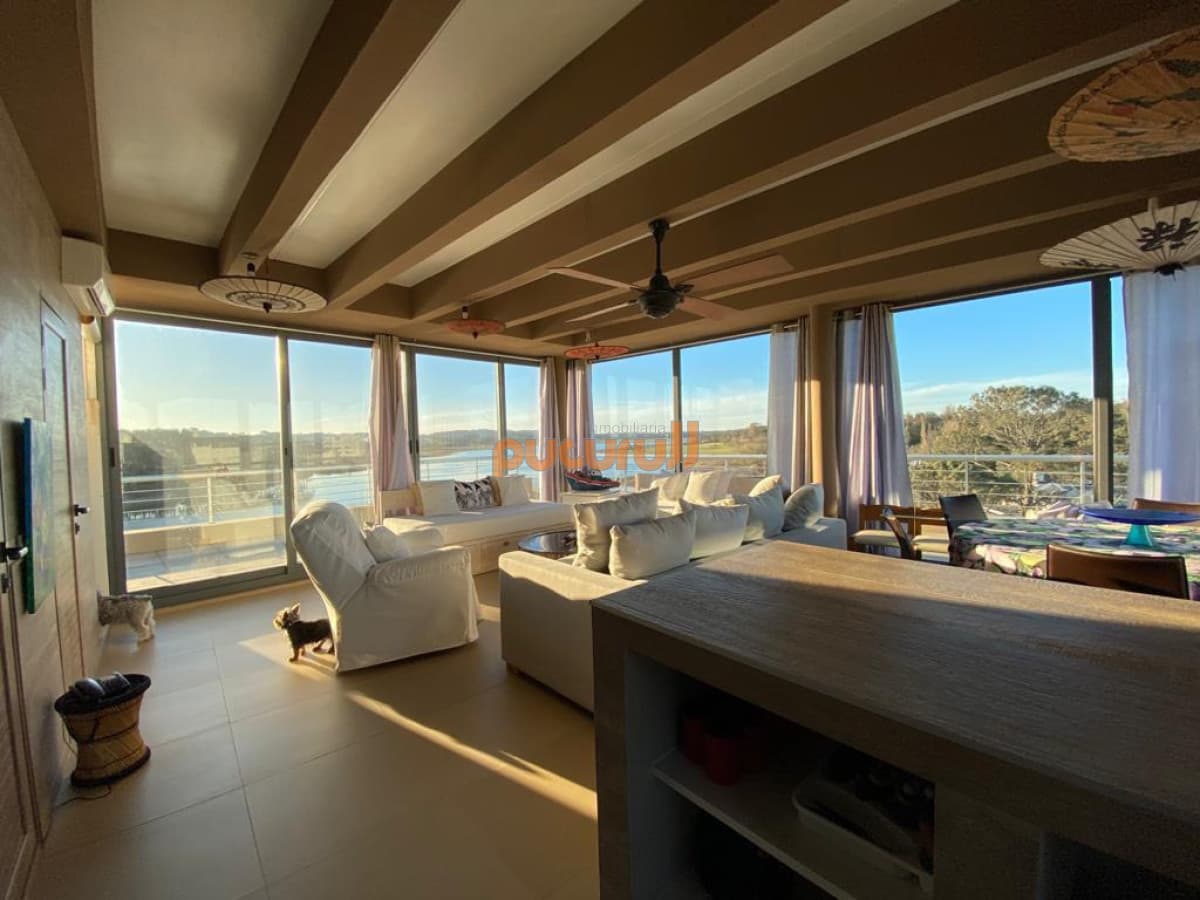 Penthouse en Venta en Terrazas de la Laguna sobre el lago frente al mar.