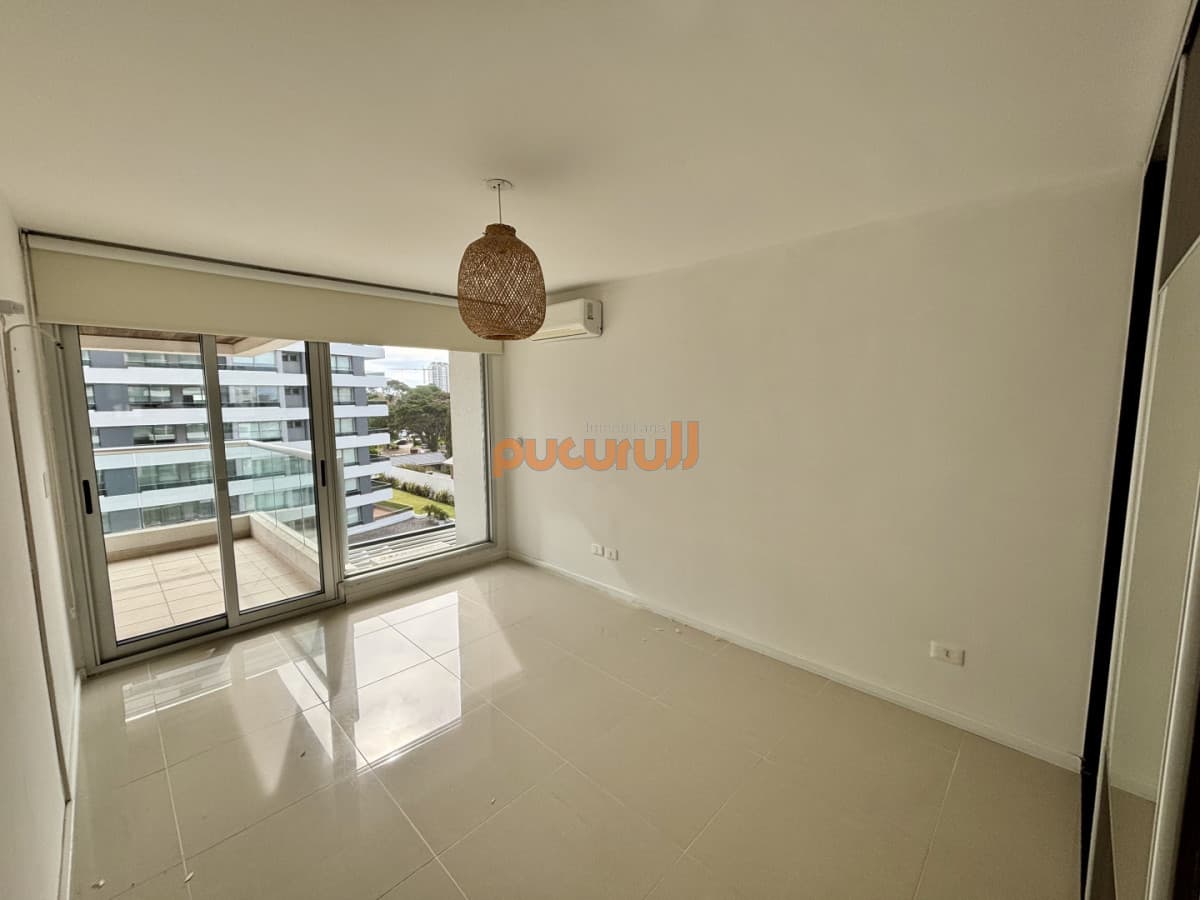Venta de apartamento en Icon Brava Tower · Punta del Este.