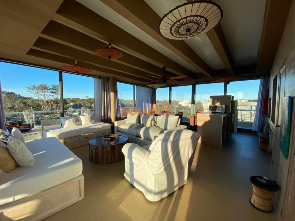 Penthouse en Venta en Terrazas de la Laguna sobre el lago frente al mar.