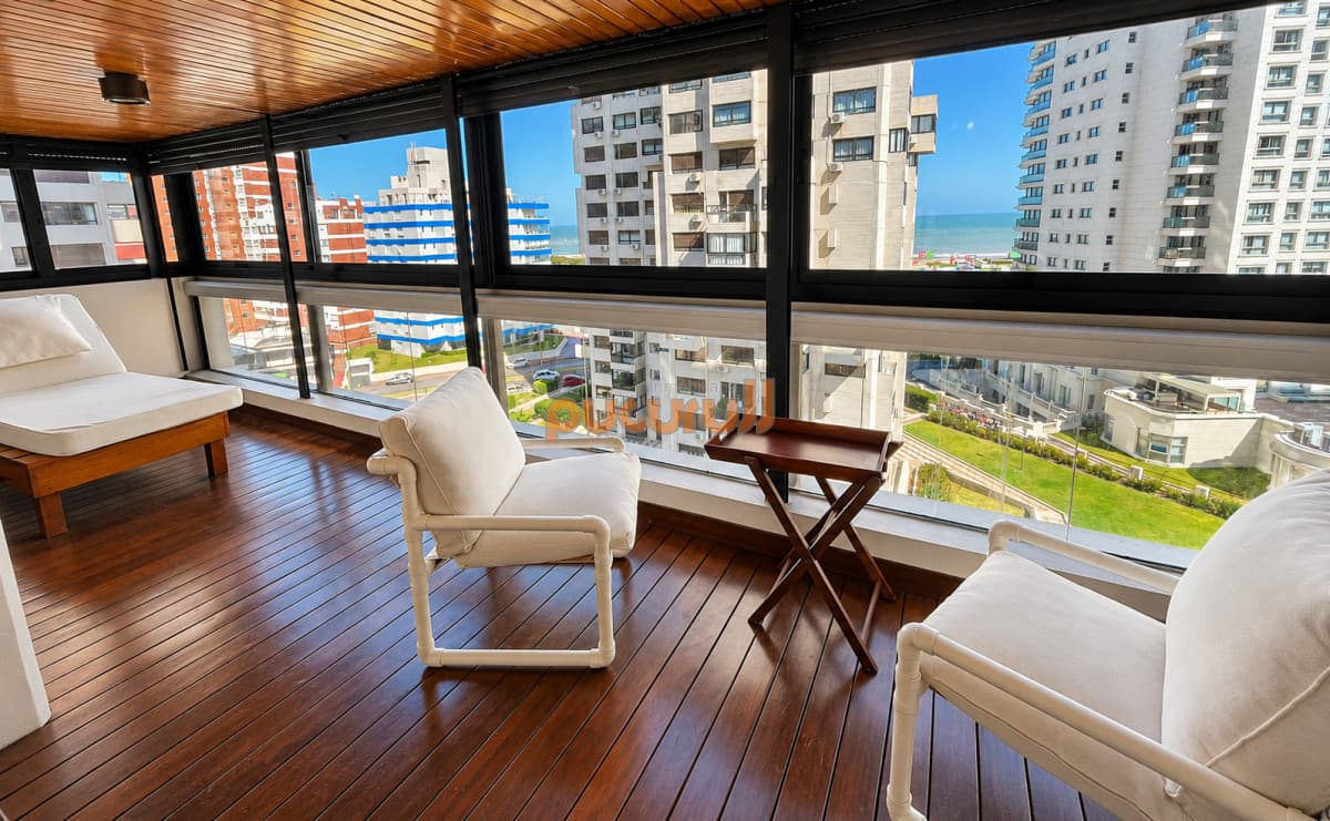Parada 1 de Playa Brava, frente a Los Dedos | 2 dorm y 2 baños | Venta