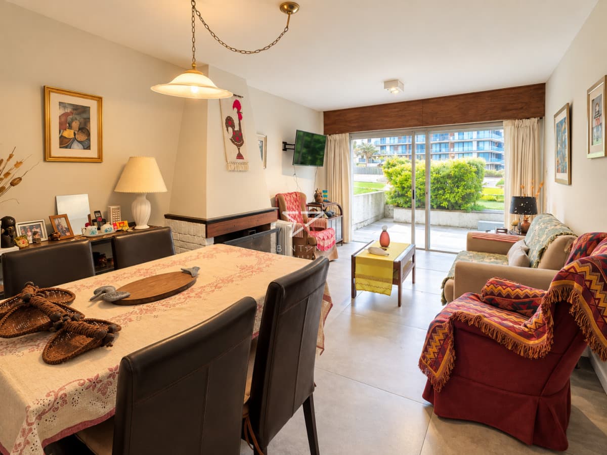 VENTA APARTAMENTO TIPO CASA EN PRIMERA LINEA DE PLAYA MANSA  - Bintang Propiedades